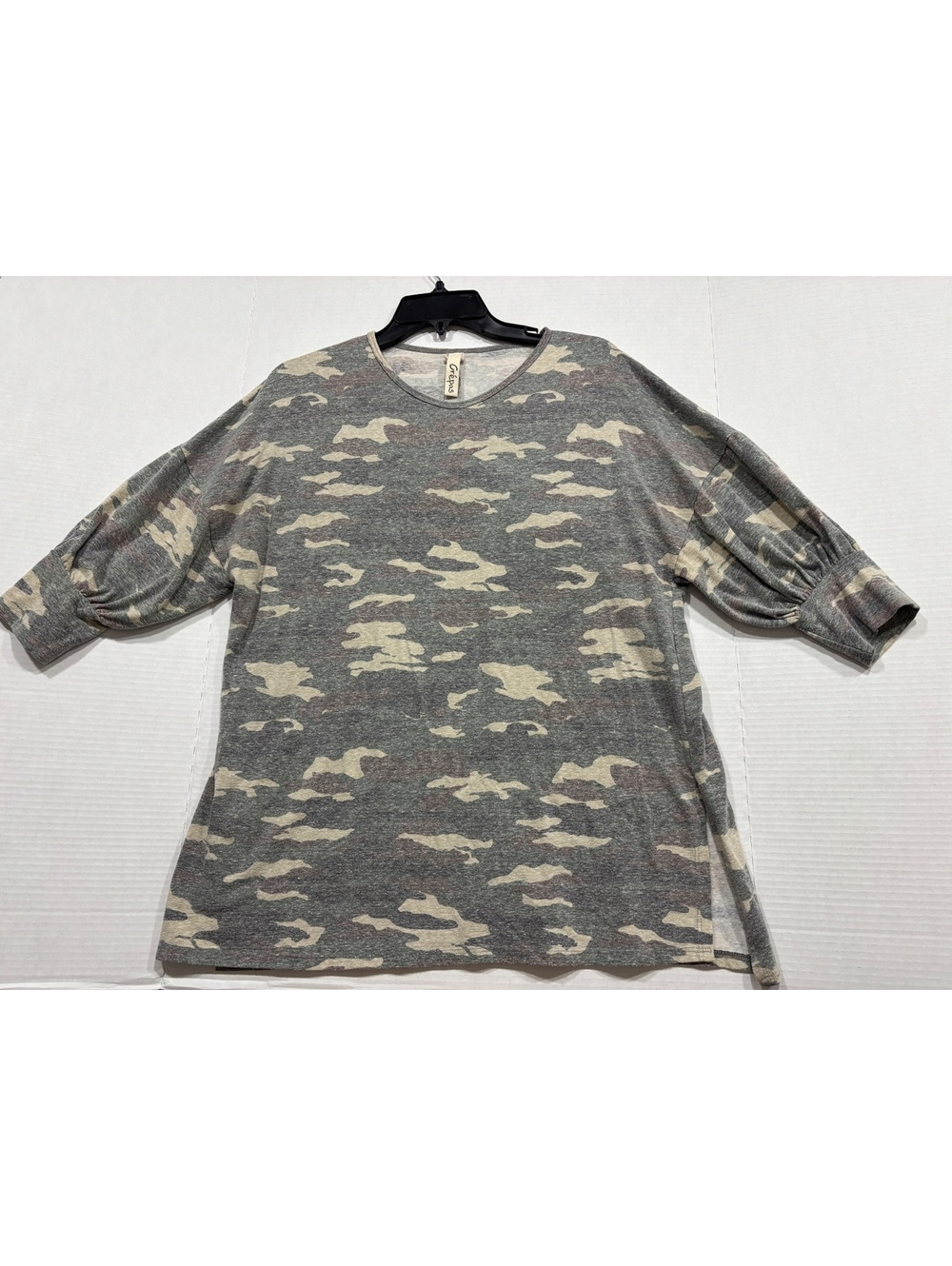 Crepas gray camouflage puff sleeve top